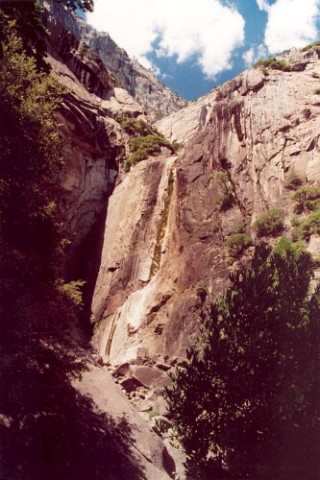 108 Yosemite Falls (740m) - 3.nejvy vodopdy svta bez vody 