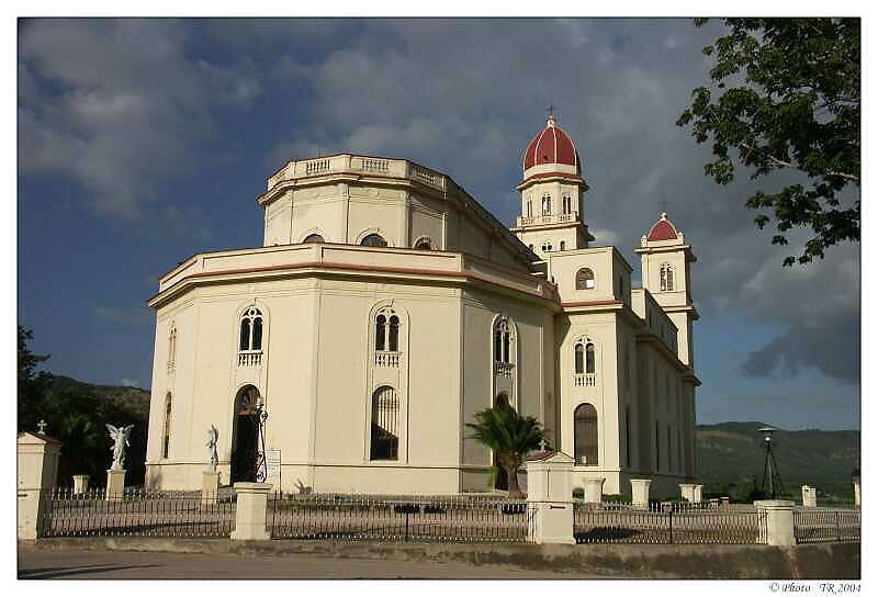 386 poutn msto - bazilika El Cobre 