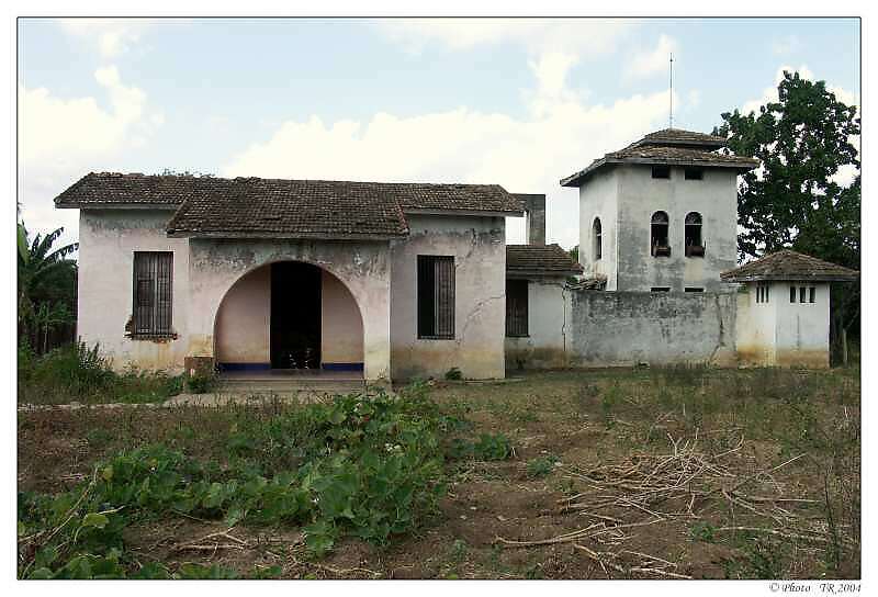 513Trinidad,  Valle de los Ingenios, poledn pauza v starm dom.. 