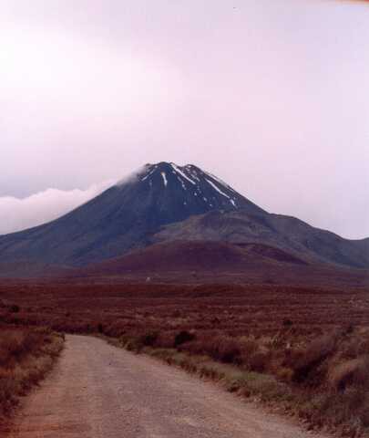 225 Mt. Ngauruhoe (2287m) naposledy soptila 1975 