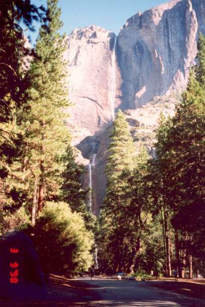 084 Yosemite Falls 740m - nejvi vodopdy v sev. Americe a tet nej. na svt 