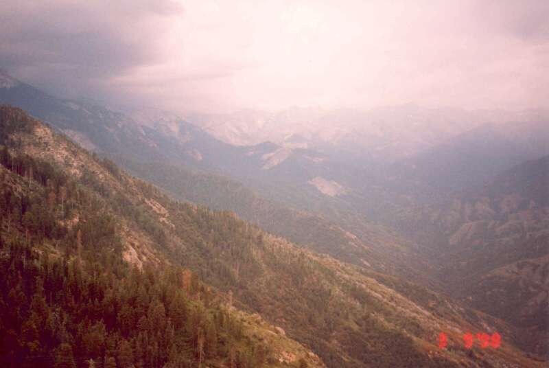 090 Pohled na Sierra Nevada z Moro Rock 2050m 